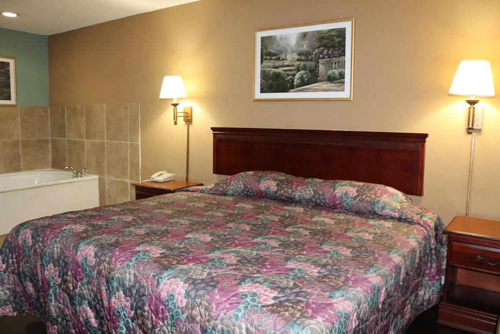 Magnolia Bay Hotel & Suites Джонсборо Экстерьер фото