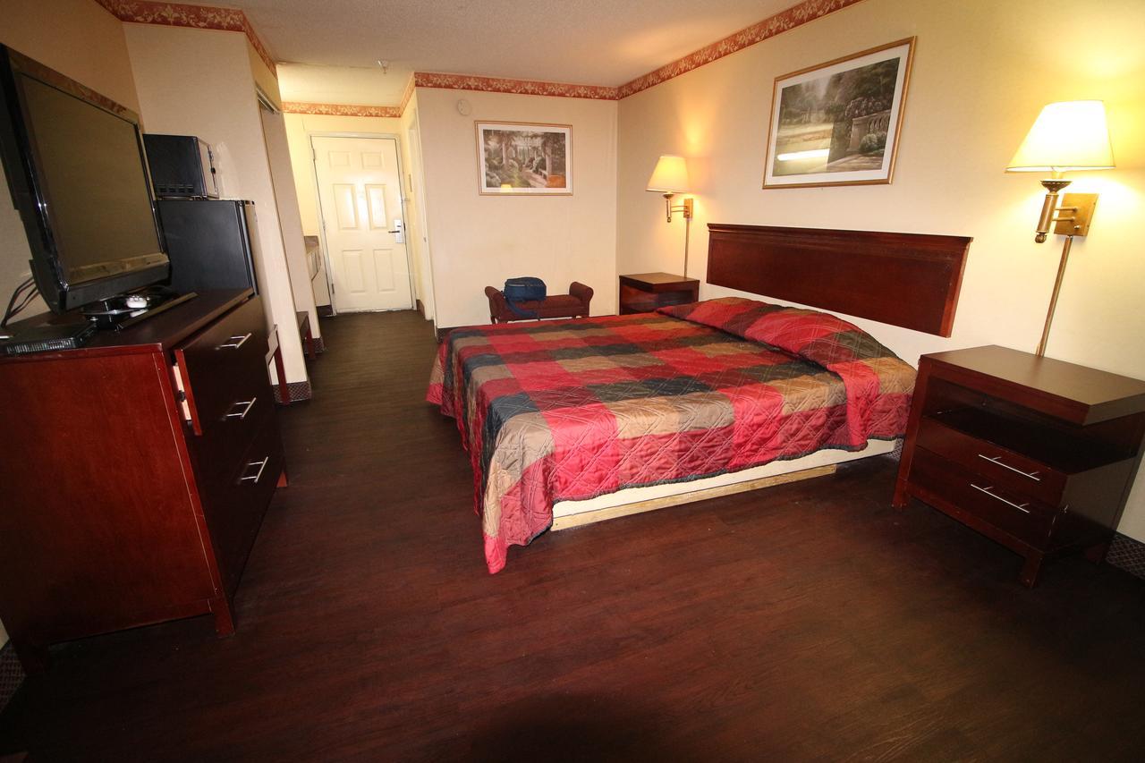 Magnolia Bay Hotel & Suites Джонсборо Экстерьер фото